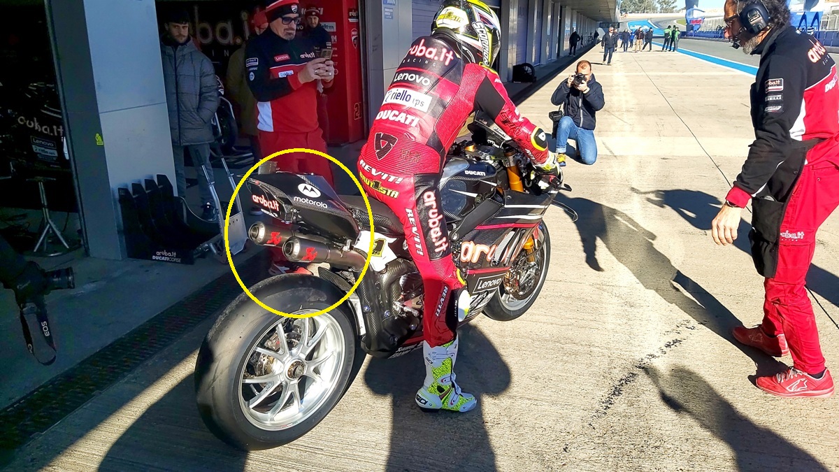 Sbk Ducati Alza Lo Scarico Sulla Nuova Panigale V Per Una Moto Meno