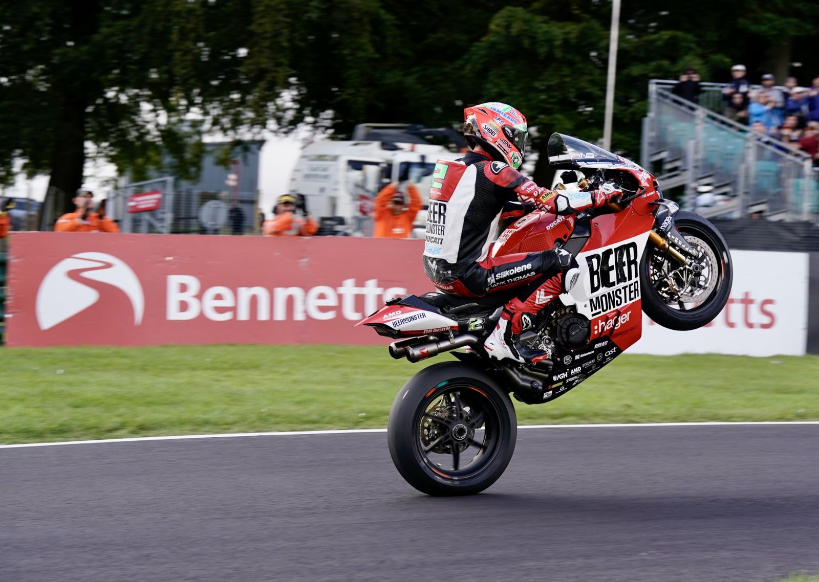 SBK, Clamorosa Doppietta Di Glenn Irwin Nel BSB A Cadwell Park | GPone.com