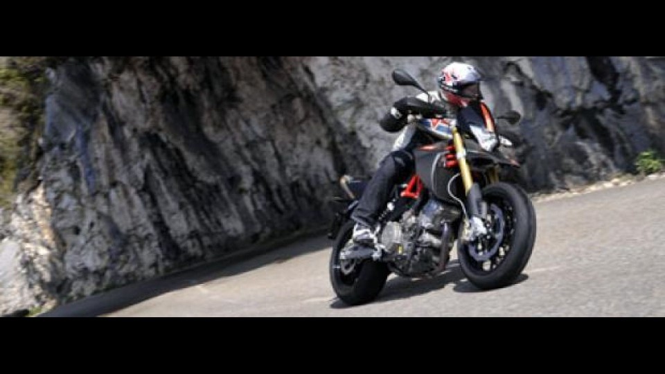 Moto - Test: Aprilia Dorsoduro Factory - TEST