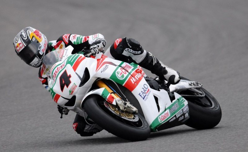 Moto - News: SBK: Jonathan Rea davanti a tutti