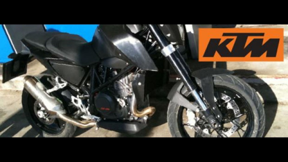 Moto - News: KTM Duke 690 2012