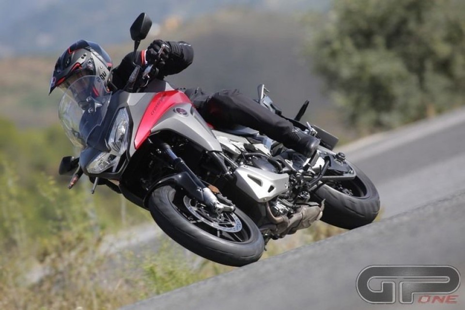 Moto - Test: Honda VFR 800X: Crossrunner d'attacco 