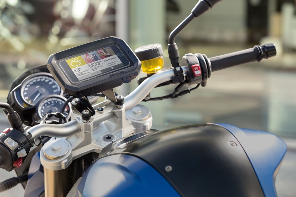 Moto - News: BMW Motorrad: arriva il supporto smartphone per moto e scooter