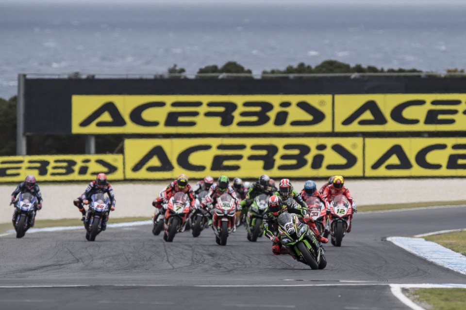 SBK: gomme in crisi, gara2 con il flag-to-flag obbligatorio 