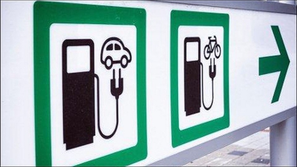 Moto - News: Bici e motorini elettrici: Toninelli rivoluziona il Codice della Strada