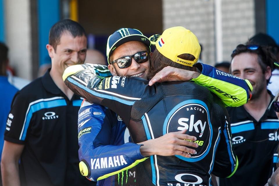 Moto2: Bulega lascia la VR46: "Spero che Rossi resti un fratello maggiore"