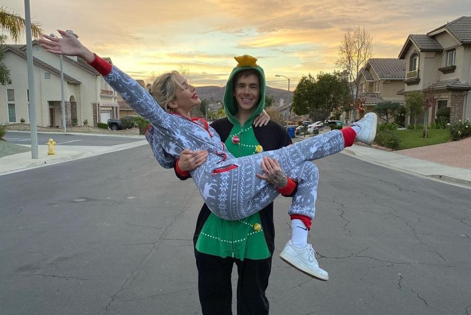 SBK: Scott Redding takes off his suit and becomes a Christmas tree!