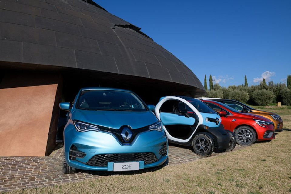 Auto - News: Renault è leader nell'elettrificazione e amplia la gamma E-TECH