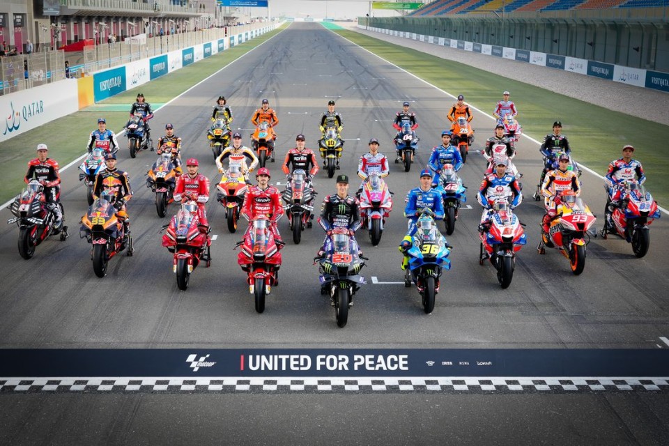 MotoGP: THE PHOTO - MotoGP riders united for peace