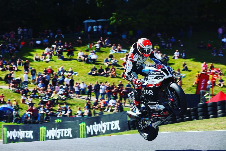 SBK: Buchan takes BMW back to victory in BSB Race 2 at Cadwell Park