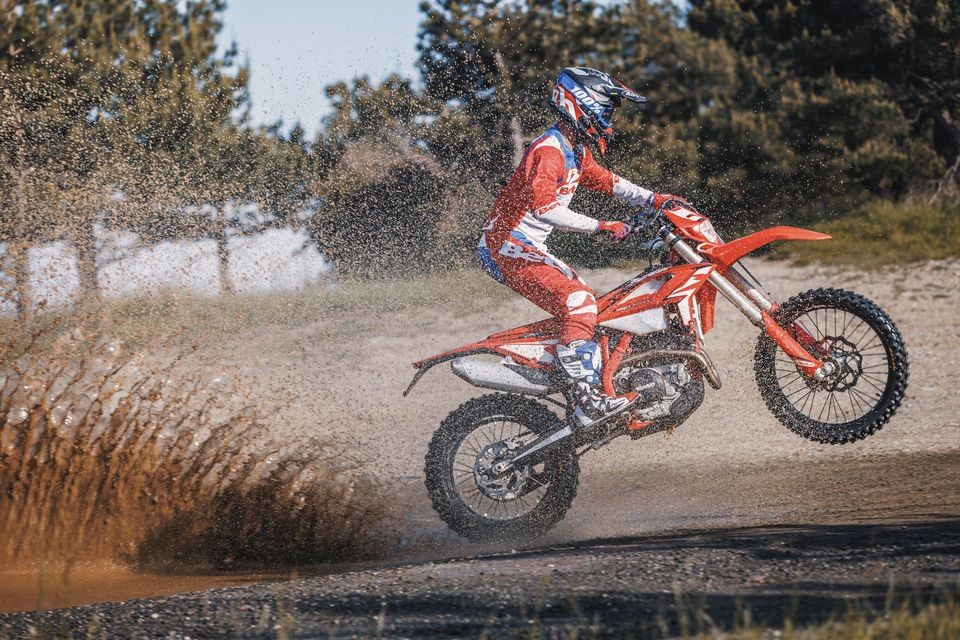 Moto - News: Beta RR 2024: arriva la nuova linea di enduro italiane