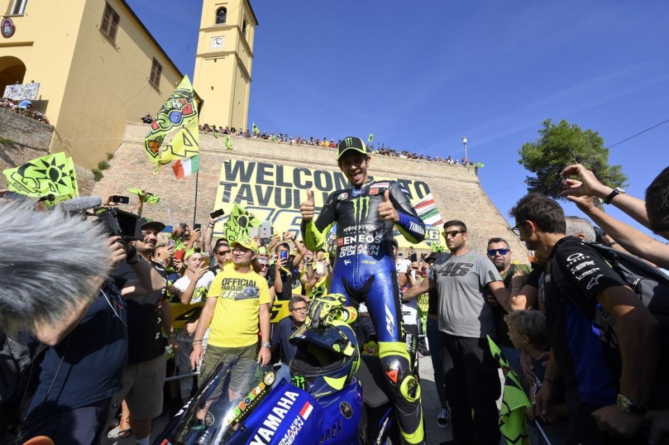 MotoGP: TUTTE LE FOTO. Il trionfo di Rossi fra le vie di Tavullia