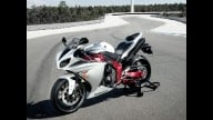 Moto - News: Yamaha R1 2009: 15.990 euro