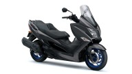 Moto - News: Suzuki Burgman 400 2021: il maxi-scooter si rinnova tra sport e arte