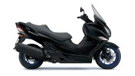 Moto - News: Suzuki Burgman 400 2021: il maxi-scooter si rinnova tra sport e arte