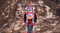 Moto - News: GASGAS MC 250F e MC 450F Factory Edition 2024: le cross professionali