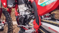 Moto - News: GASGAS MC 250F e MC 450F Factory Edition 2024: le cross professionali