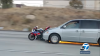 Moto - News: La folle fuga spingendo una moto con l'auto 